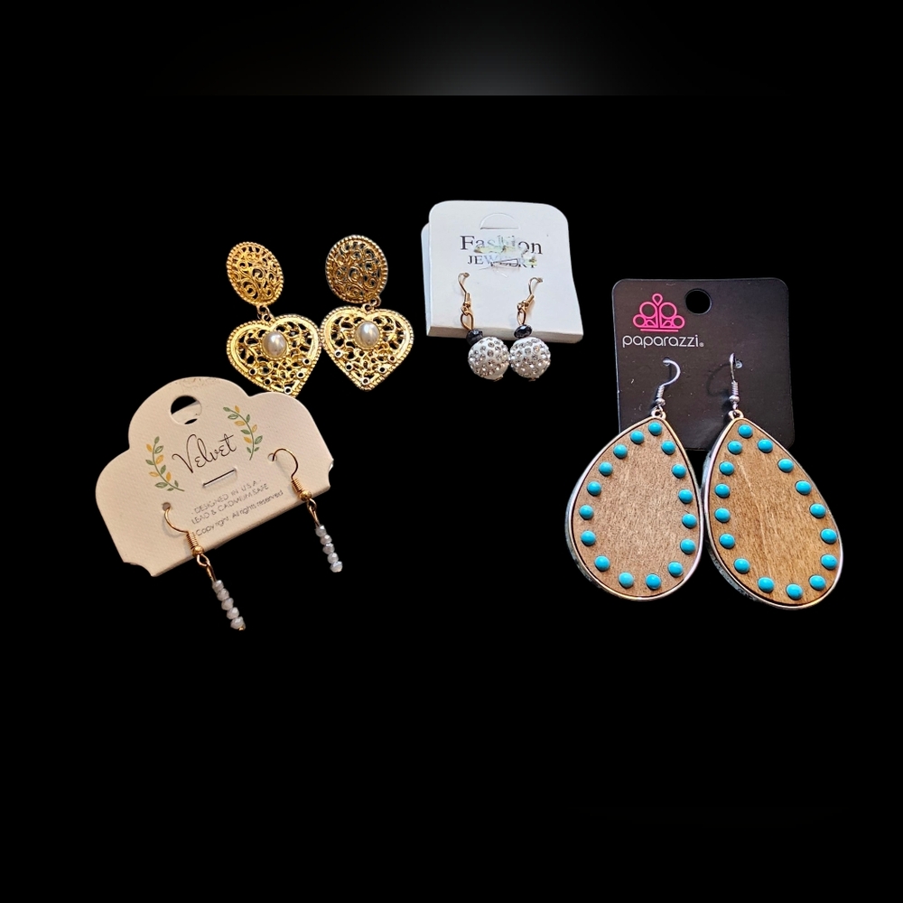 Bumdle Of 4 Eearring Sets